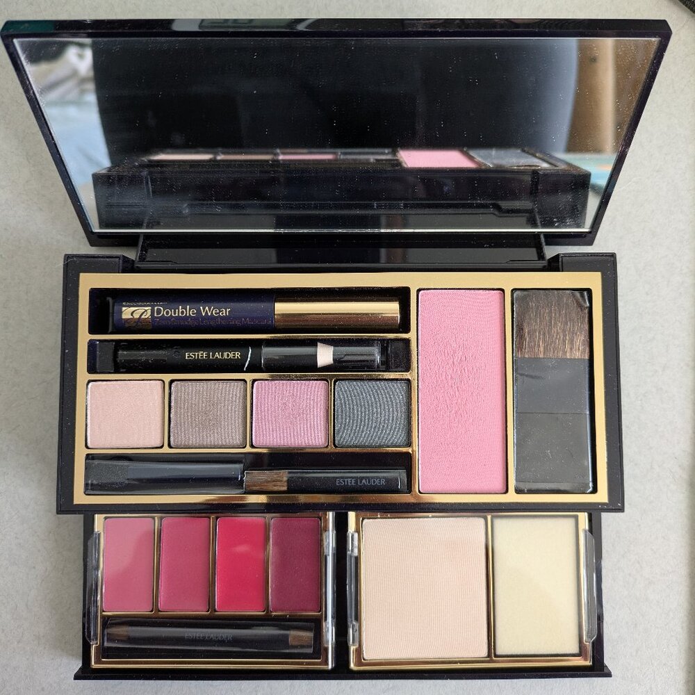 Estee Lauder Ingenious Color Palette & Detachable Compacts Set